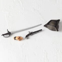 Amazing Yamaguchi Revoltech Figure Pirates Of The Caribbean Jack Sparrow (2023 Release) NR006 -Hasbro Outlet Store 4537807220059i