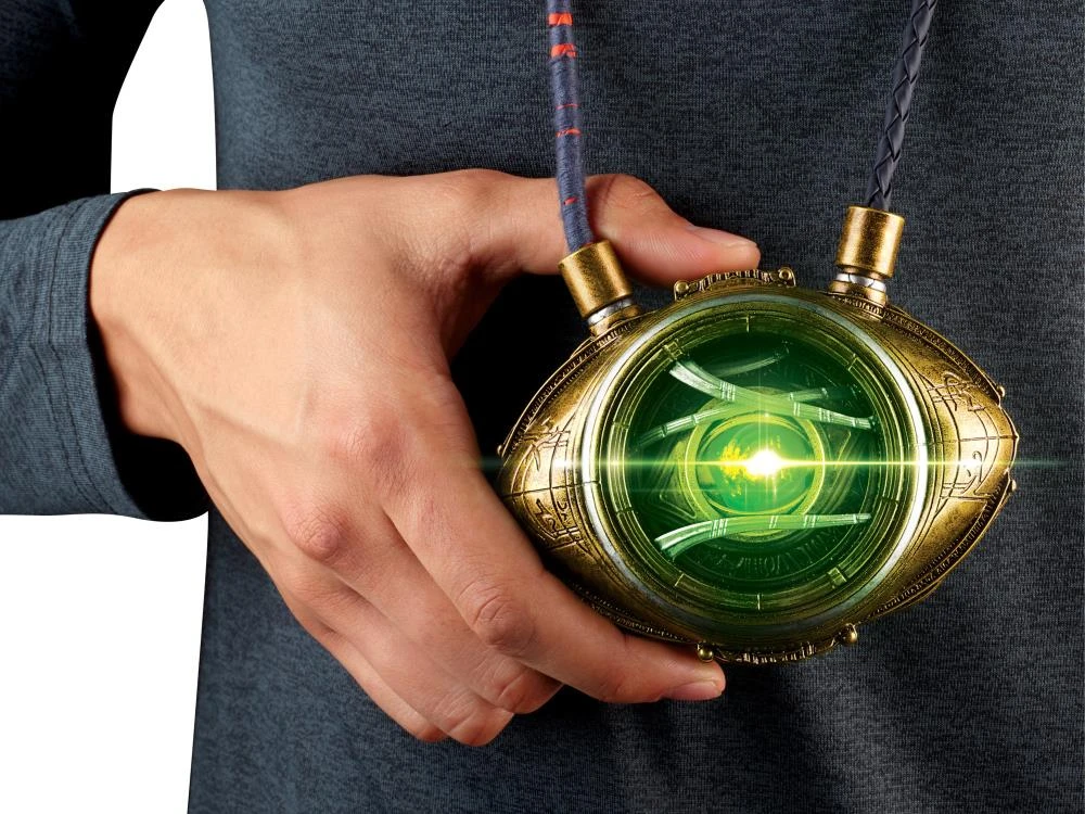 Hasbro Marvel Legends Eye Of Agamotto Prop Replica 6 Hasbro Marvel Legends Eye Of Agamotto Prop Replica - Image 6