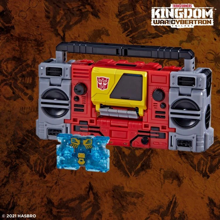 Hasbro Transformers Generations War For Cybertron: Kingdom Voyager Blaster & Eject Action Figure WFC-K44 2 Hasbro Transformers Generations War For Cybertron: Kingdom Voyager Blaster & Eject Action Figure WFC-K44 - Image 2
