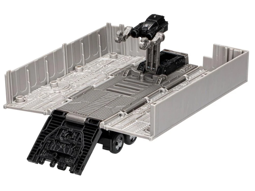 Hasbro Transformers Generations Leader Optimus Prime (Volvo VNR 300) Action Figure 3 Hasbro Transformers Generations Leader Optimus Prime (Volvo VNR 300) Action Figure - Image 3